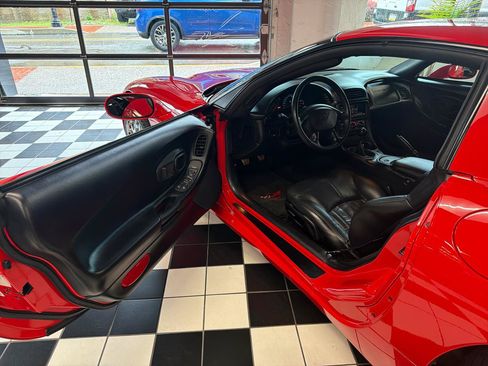 Used 1999 Chevrolet Corvette Coupe RWD image 12