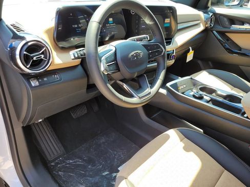 New 2026 Chevrolet Equinox ACTIV w/ Convenience Package III FWD image 11