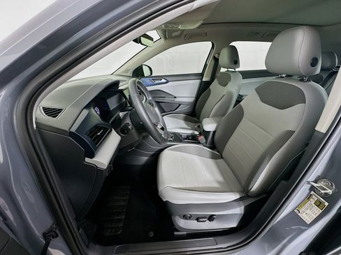 Used 2022 Volkswagen Taos SE w/ Panoramic Sunroof Package FWD image 13