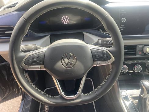 Used 2023 Volkswagen Taos SE w/ Panoramic Sunroof Package AWD/4WD image 8