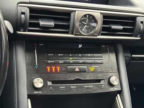 Used 2017 Lexus IS 300 AWD image 19