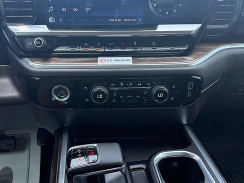 Used 2025 Ford F250 XLT w/ Black Appearance Package AWD/4WD image 7