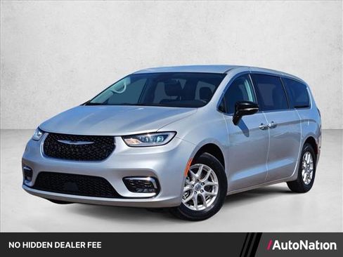 Used 2024 Chrysler Pacifica Touring-L FWD image 1