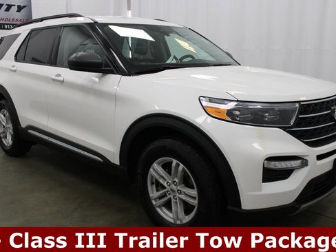 Used 2021 Ford Explorer XLT w/ Equipment Group 202A image 4
