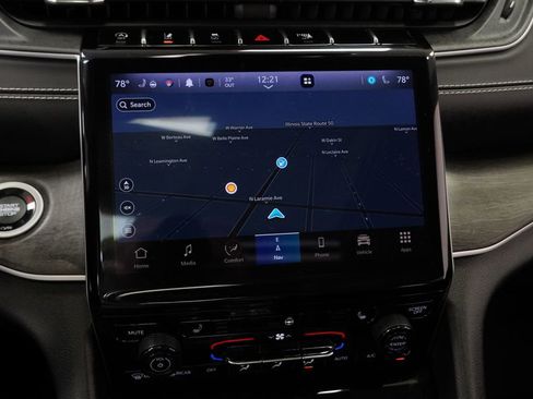 Certified 2023 Jeep Grand Cherokee Limited w/ Black Appearance Package image 33