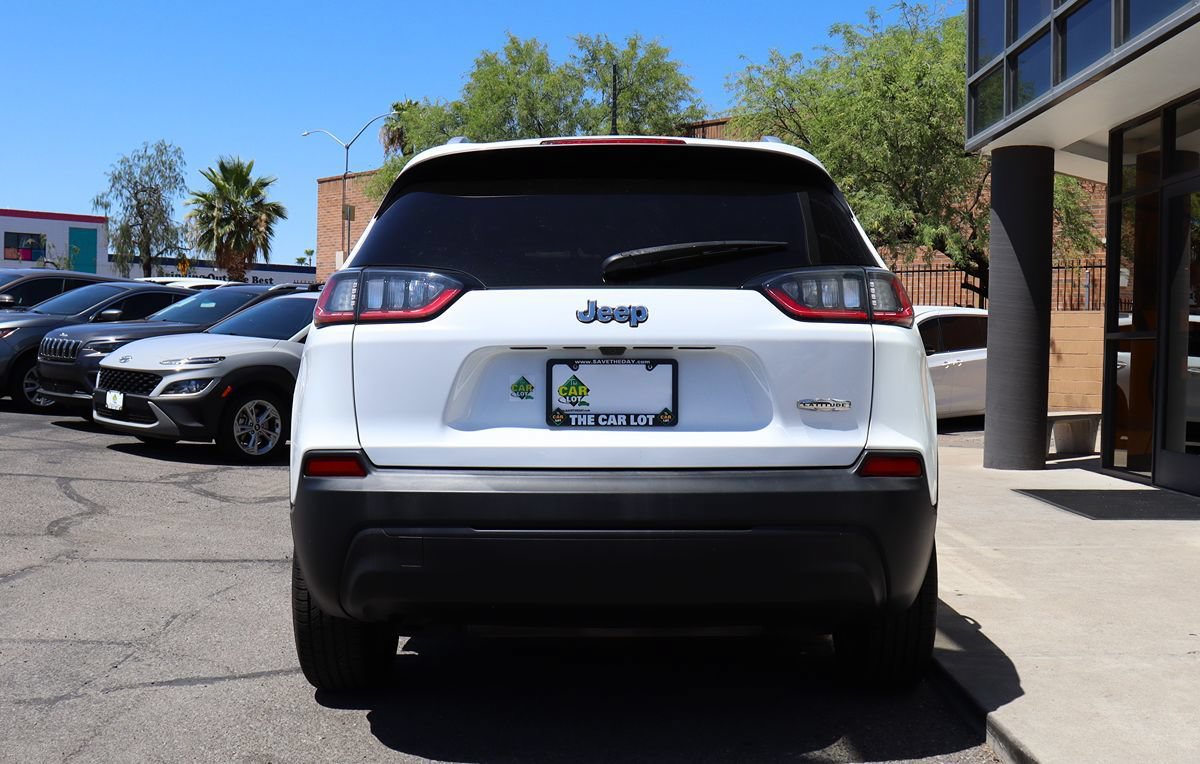 Used 2020 Jeep Cherokee Latitude FWD image 11