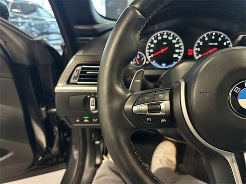 Used 2015 BMW M6 Convertible image 24