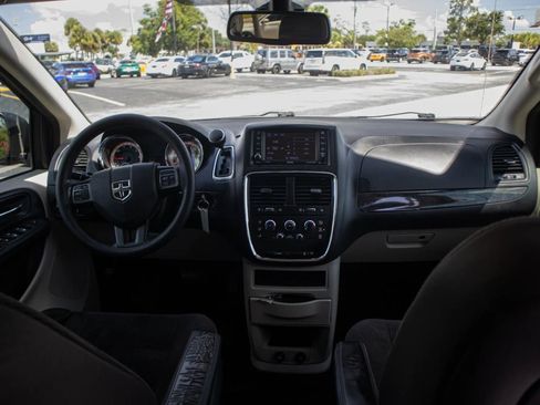 Used 2019 Dodge Grand Caravan SE w/ UConnect Hands-Free Group FWD image 21