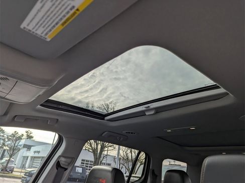 Used 2022 GMC Acadia AT4 w/ Technology Package image 28