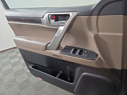 Used 2023 Lexus GX 460 Premium w/ Accessory Package image 31