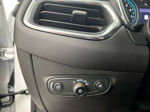 Used 2021 Chevrolet Equinox Premier FWD image 18