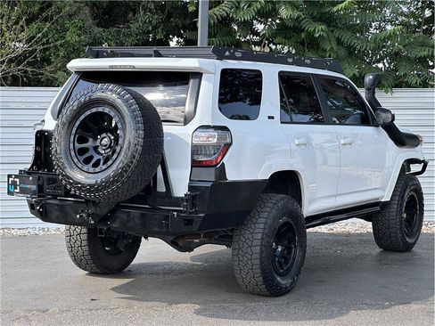Used 2020 Toyota 4Runner SR5 AWD/4WD image 10