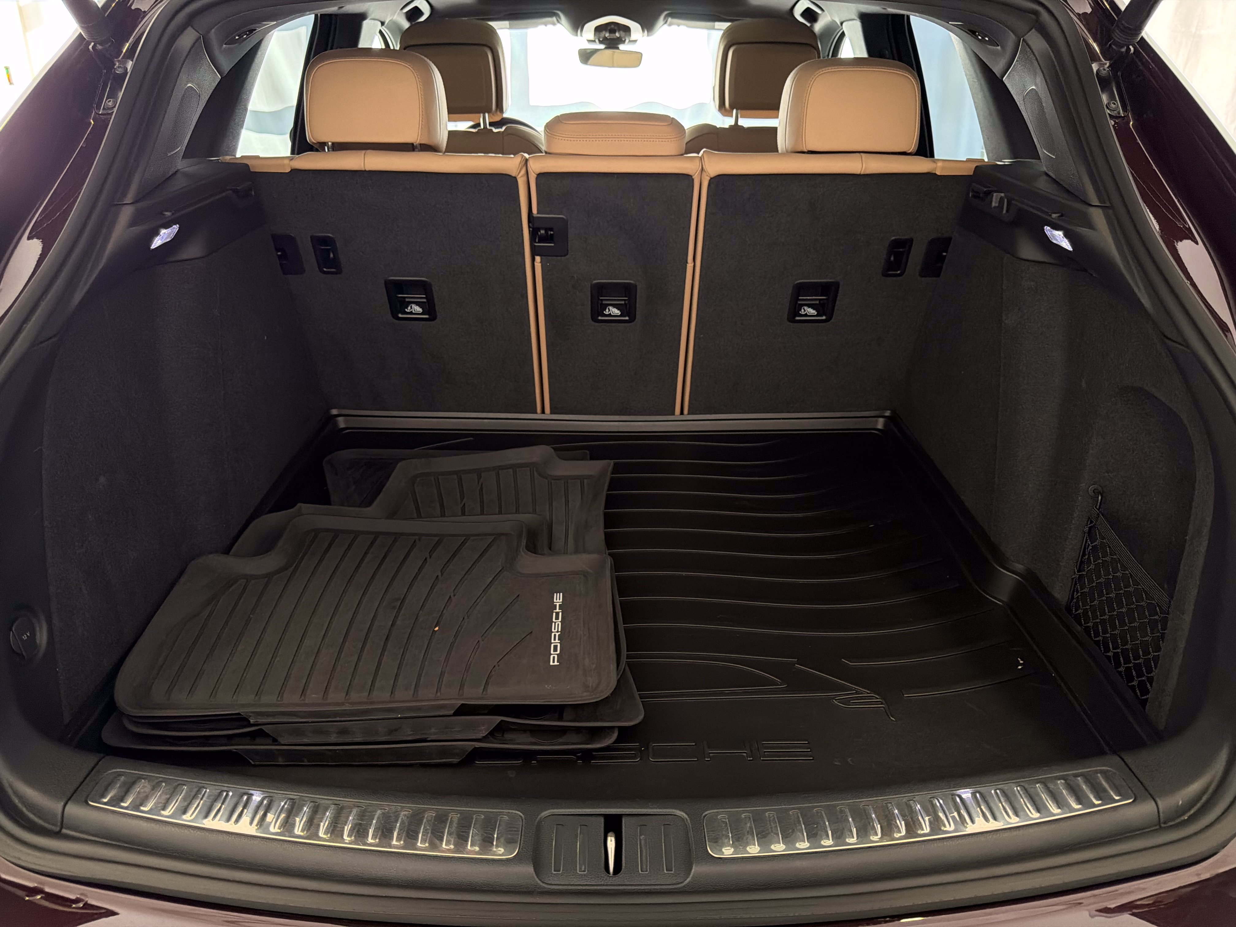 Certified 2024 Porsche Macan AWD/4WD image 24