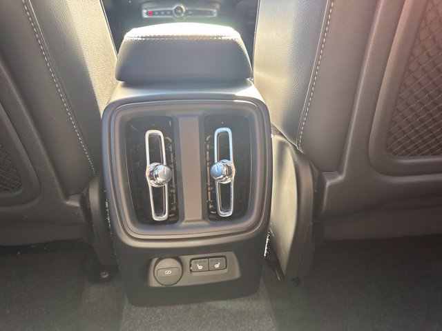 Used 2026 Volvo XC40 B5 Plus AWD/4WD image 17