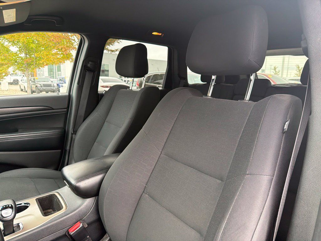 Used 2015 Jeep Grand Cherokee Laredo w/ Quick Order Package 23E AWD/4WD image 10