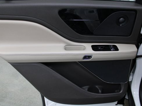 Used 2020 Lincoln Aviator Reserve w/ Equipment Group 201A image 19