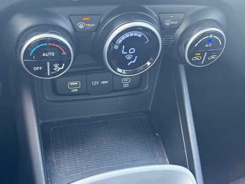 Used 2023 Hyundai Venue SEL w/ Cargo Package image 15