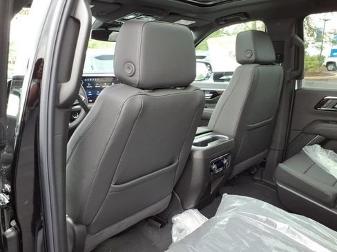 New 2026 Chevrolet Suburban Z71 w/ Z71 Off-Road Package AWD/4WD image 10