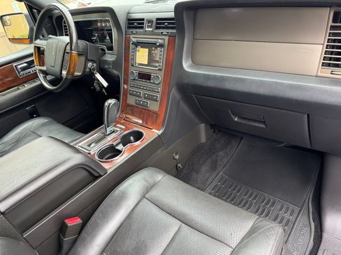 Used 2012 Lincoln Navigator L 4WD image 24