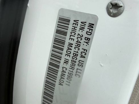Used 2024 Chrysler Pacifica Touring-L FWD image 25