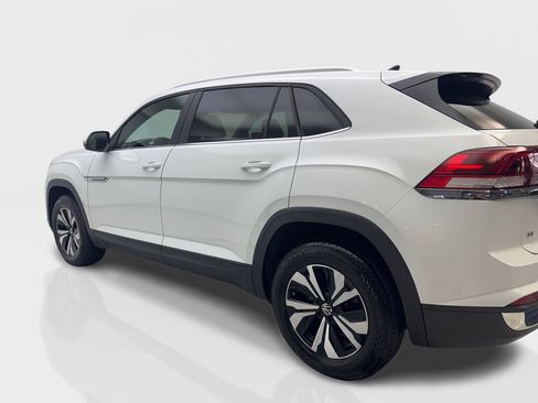 Used 2025 Volkswagen Atlas Cross Sport SE FWD image 14