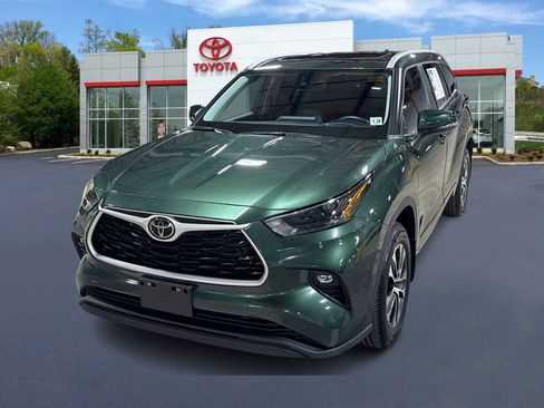 Used 2023 Toyota Highlander XLE image 1