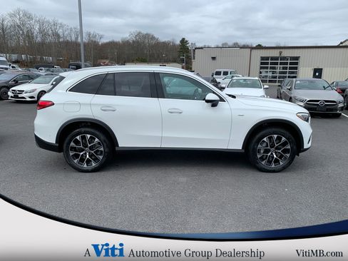 Used 2025 Mercedes-Benz GLC 350e 4MATIC image 9