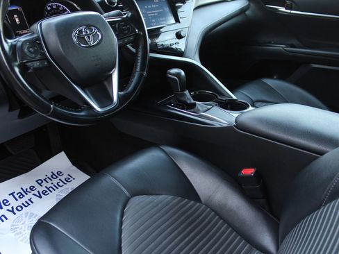 Used 2020 Toyota Camry SE FWD image 11