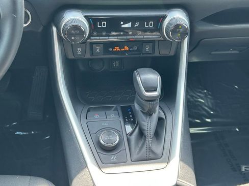 Used 2024 Toyota RAV4 SE w/ Convenience Package AWD/4WD image 22