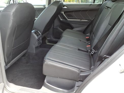 Used 2023 Volkswagen Tiguan SE AWD/4WD image 12