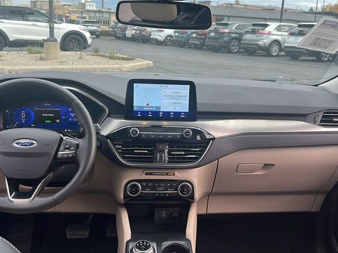 Used 2022 Ford Escape Titanium w/ Class II Trailer Tow Package image 23