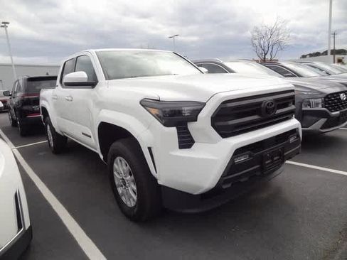 Used 2024 Toyota Tacoma SR5 image 3