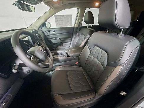 New 2026 Nissan Pathfinder Platinum AWD/4WD image 11