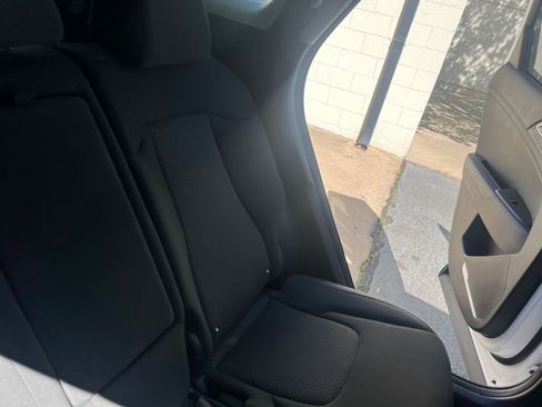 Used 2025 Kia Sportage LX image 32