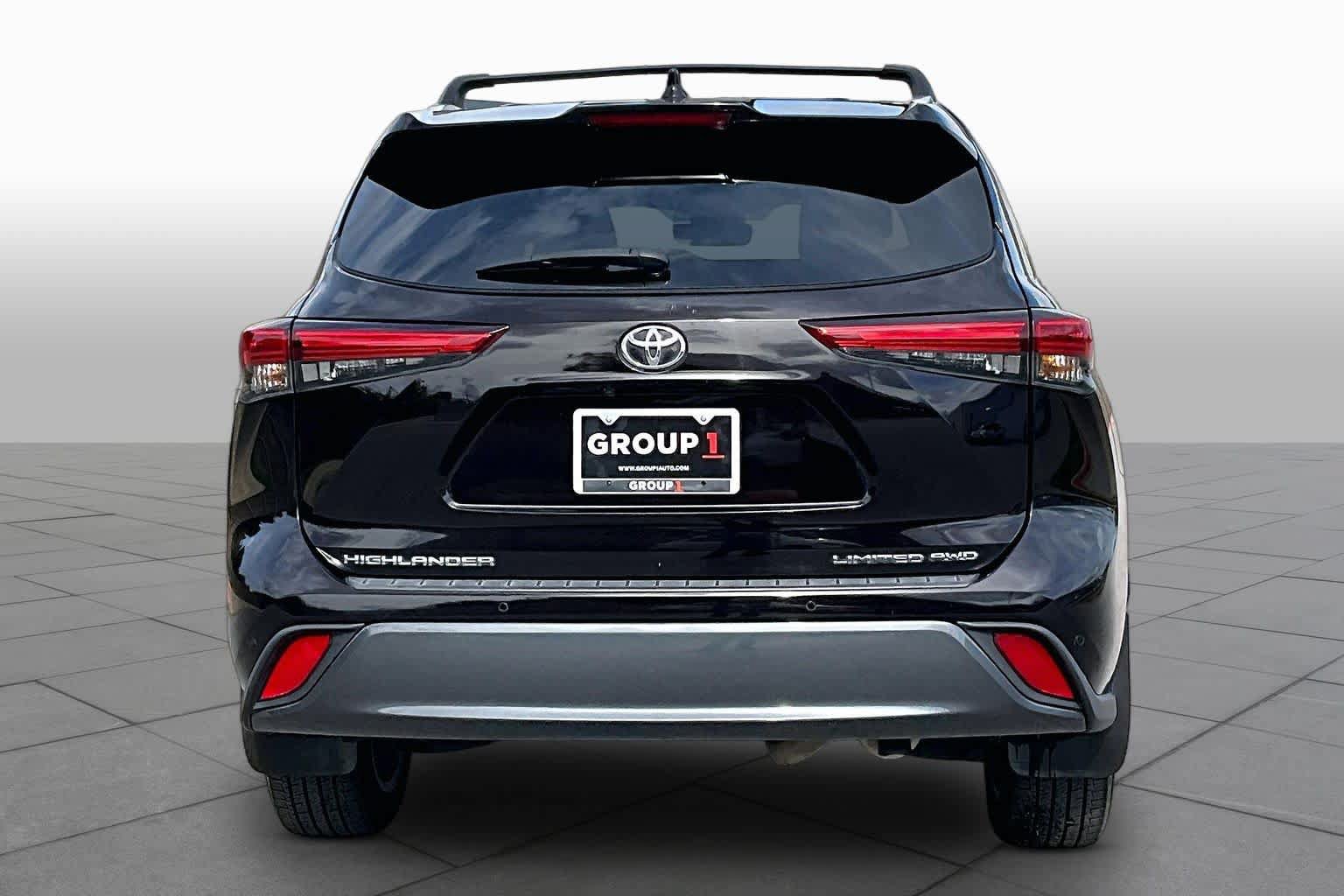 Used 2022 Toyota Highlander Limited AWD/4WD image 4