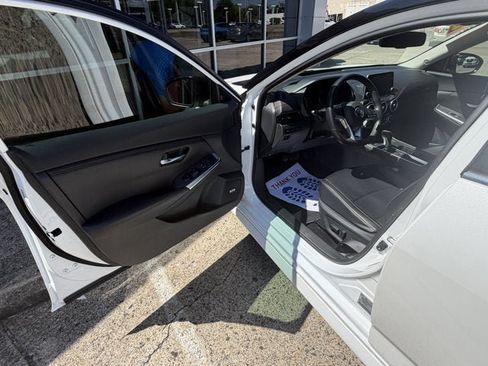 Used 2020 Nissan Sentra SV FWD image 13