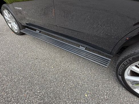 Used 2021 Chevrolet Tahoe High Country w/ Premium Package AWD/4WD image 10