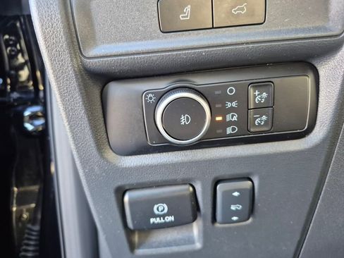 Used 2024 Ford Expedition Limited image 19