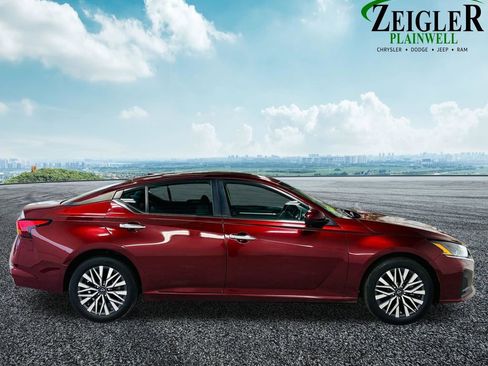Used 2023 Nissan Altima 2.5 SV AWD/4WD image 10