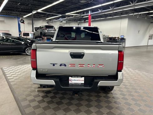 Used 2024 Toyota Tacoma SR5 AWD/4WD image 10