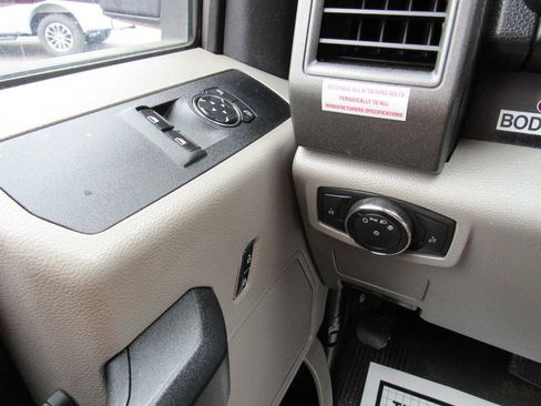 Used 2018 Ford F550 4x4 Regular Cab Super Duty image 34