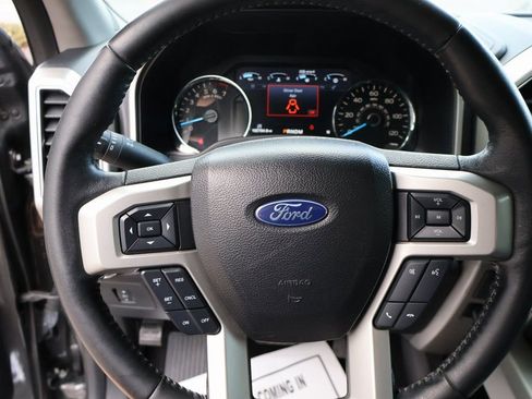 Used 2017 Ford F150 Lariat image 33
