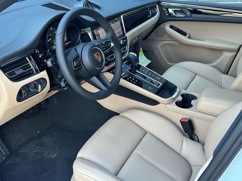 New 2026 Porsche Macan AWD/4WD image 4
