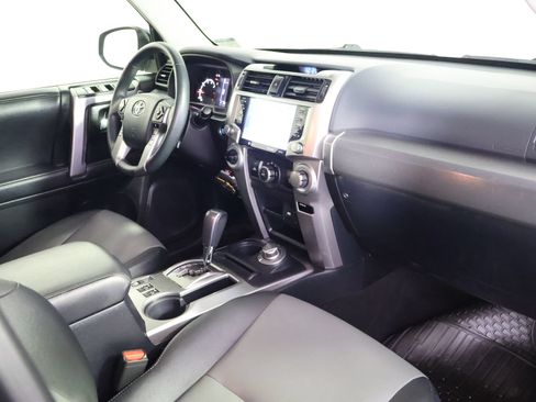 Used 2020 Toyota 4Runner SR5 Premium w/ Moonroof Package AWD/4WD image 50
