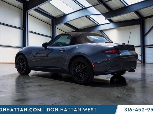 Used 2021 MAZDA MX-5 Miata Club RWD image 20