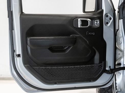 Used 2022 Jeep Wrangler Unlimited Sport image 9