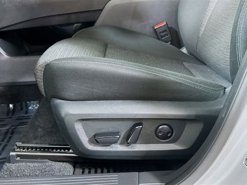 Used 2023 Nissan Rogue SV image 18