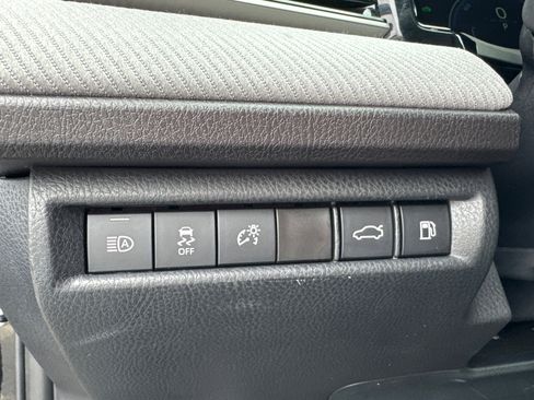 Used 2025 Toyota Camry SE image 15