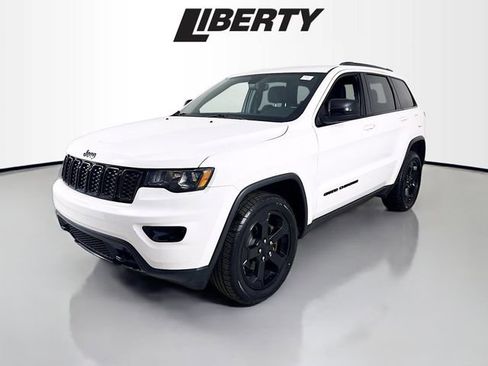 Used 2019 Jeep Grand Cherokee Laredo image 3