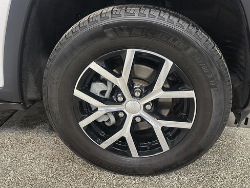 Used 2023 Jeep Grand Cherokee Limited image 10